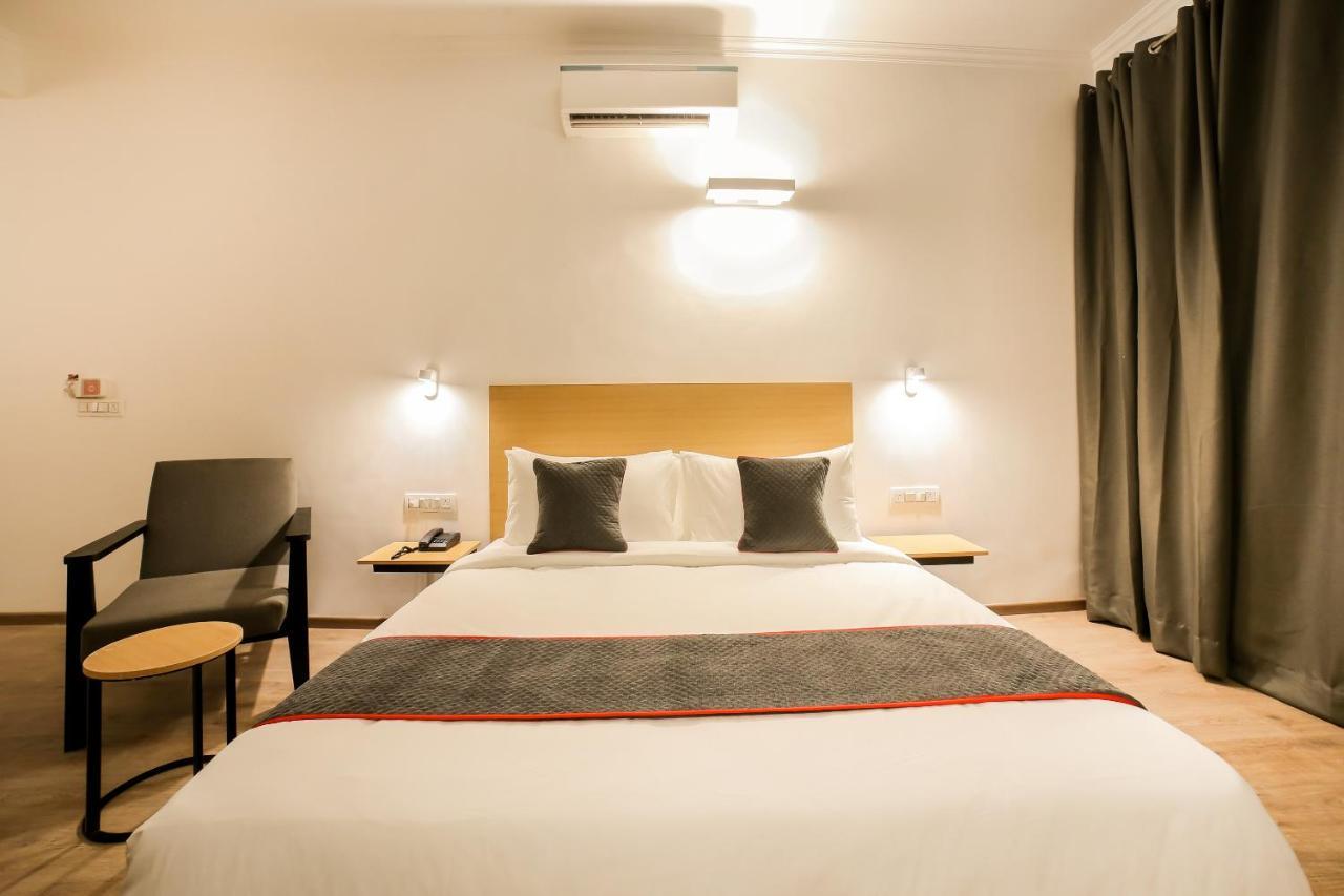 Townhouse 330 Dlf Phase-2 Near Leisure Valley Park Gurgaon Exterior photo