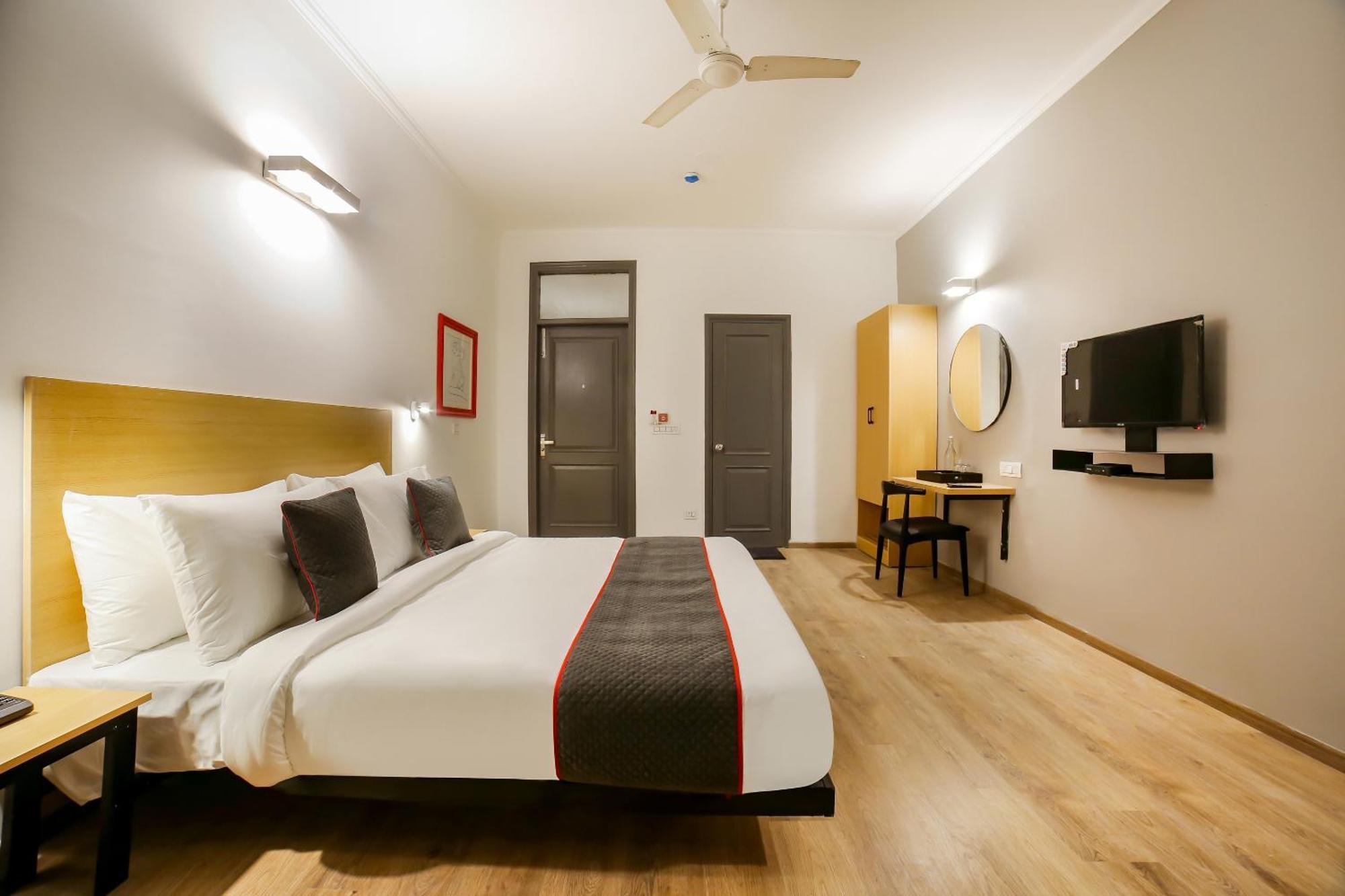 Townhouse 330 Dlf Phase-2 Near Leisure Valley Park Gurgaon Exterior photo